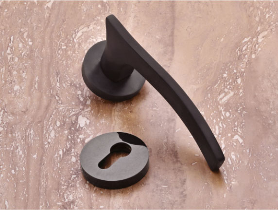 Brandy by Decor Brass Pull