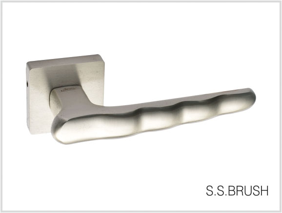 Trendy by Decor Brass Pull Rose