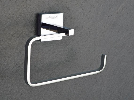 Walter by Decor Brass Bath